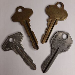 Lot of 4 Various CURTIS Keys Vintage Cleveland Ohio USA FC2 SC6 KW-1 RU4 BRASS
